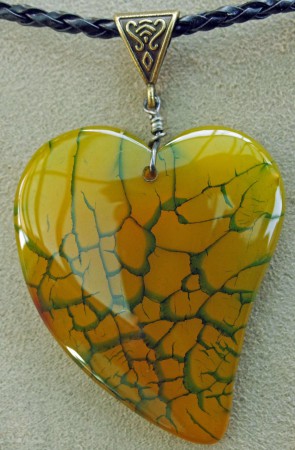 Pendentif grand coeur en AGATE VEINE de DRAGON